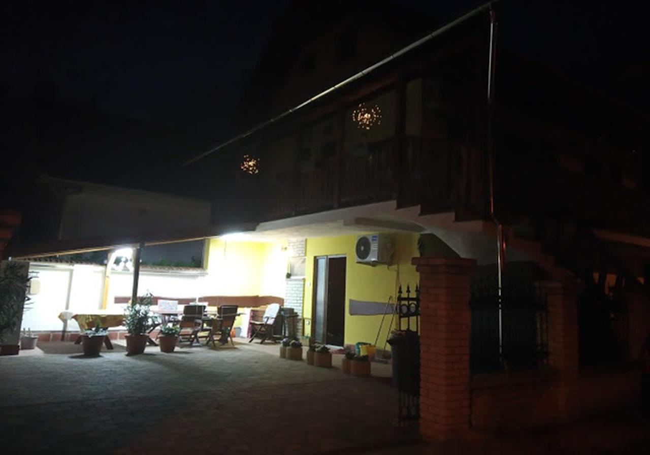 Bazsi Apartman Hajdúszoboszló Exterior foto