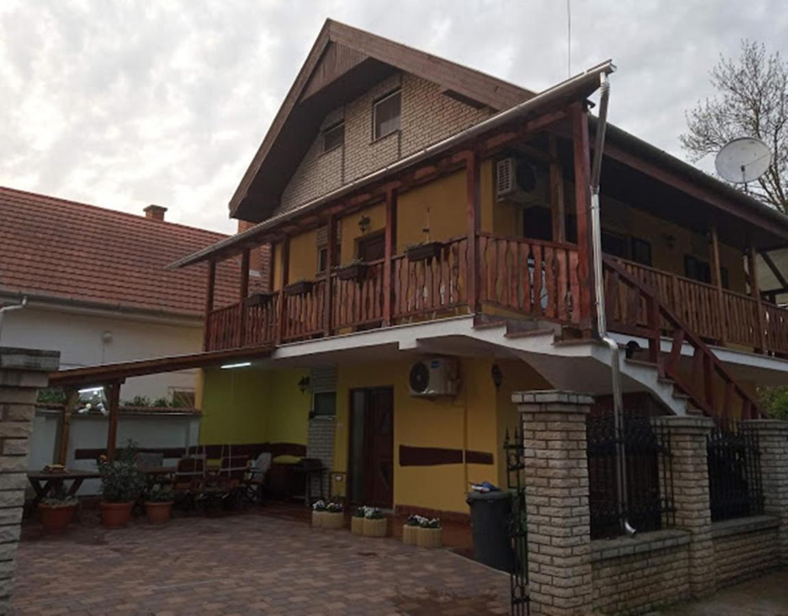 Bazsi Apartman Hajdúszoboszló Exterior foto